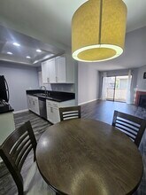 1131 Packers Cir, Unit 78 in Tustin, CA - Building Photo - Building Photo