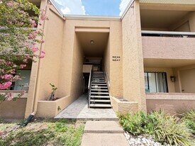 5239 Vineland Rd in Orlando, FL - Building Photo