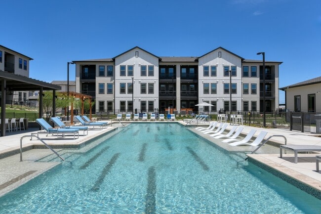 Alta Westover Hills in San Antonio, TX - Foto de edificio - Building Photo