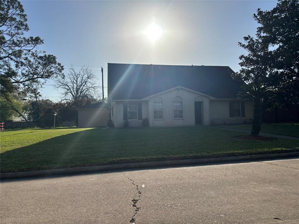 15622 Rock House Rd in Houston, TX - Building Photo