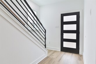 8220 Bonaire St in Houston, TX - Building Photo - Building Photo