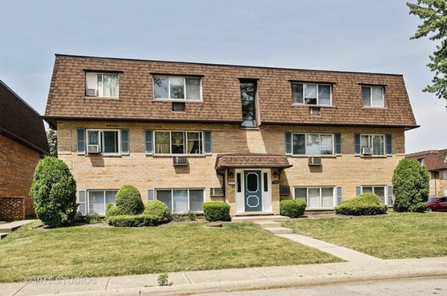 1227 E Long Valley Dr, Unit 1B in Palatine, IL - Building Photo - Building Photo