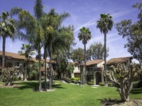 Eucalyptus Grove Apartments in Chula Vista, CA - Foto de edificio - Building Photo