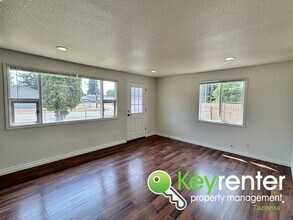 11914-11916 Alaska St S in Parkland, WA - Building Photo - Building Photo