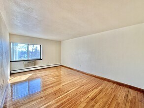 430 Harrison Ave, Unit 101 in Beloit, WI - Building Photo - Building Photo
