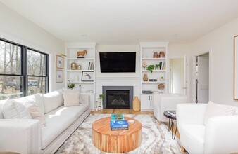 59 Gardiners Ln in East Hampton, NY - Building Photo - Building Photo