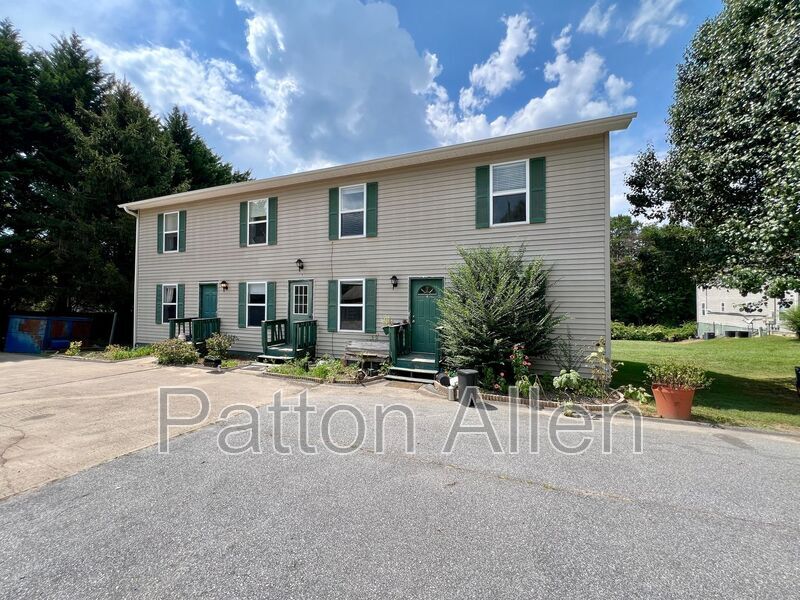 3 Wesley Branch Rd in Asheville, NC - Building Photo