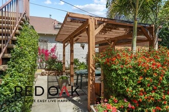 10810 Sarah St in Los Angeles, CA - Building Photo - Building Photo