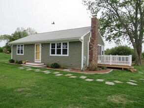 7 Herbert Dr in Narragansett, RI - Building Photo - Building Photo