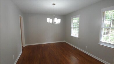 316 Creekbend Dr in Woodstock, GA - Building Photo - Building Photo