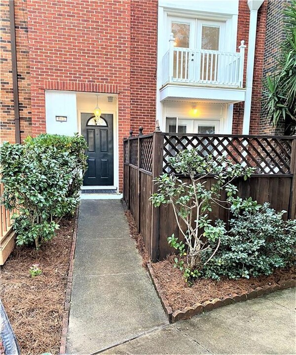 865 Wilshire Blvd in Metairie, LA - Building Photo