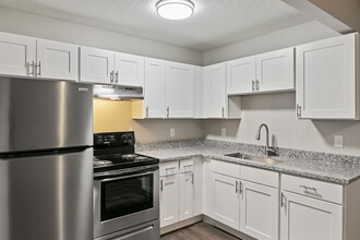 Center Court Apartments in Lowell, MI - Building Photo - Interior Photo