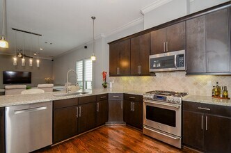 2211 Hutchins St in Houston, TX - Building Photo - Building Photo