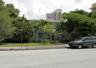 745 Valencia Ave in Miami, FL - Foto de edificio - Building Photo