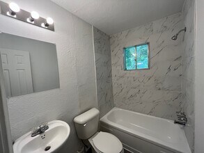 4831 Sycamore Ave in Pasadena, TX - Foto de edificio - Building Photo