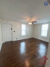 117 Poplar St in McMinnville, TN - Foto de edificio - Building Photo