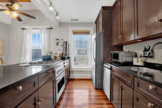 1028 W Wolfram St in Chicago, IL - Building Photo - Building Photo