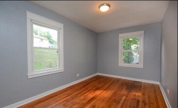 1607 Robinhood Rd in Durham, NC - Foto de edificio - Building Photo