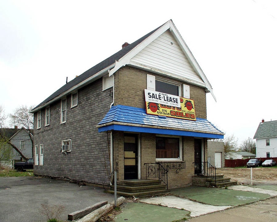 6521 Lorain Ave in Cleveland, OH - Building Photo