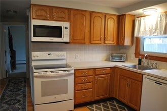 161 Hadde Ave in Cumberland, RI - Building Photo - Building Photo