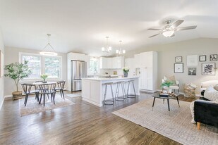 2 Cliff View Dr in Rochester, NY - Building Photo