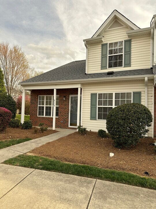 213 Malamute Ln in Greensboro, NC - Building Photo