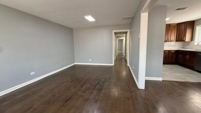 5843 N Cicero Ave in Chicago, IL - Building Photo - Building Photo