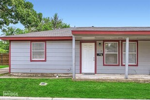 1102 Jefferson St in McKinney, TX - Building Photo
