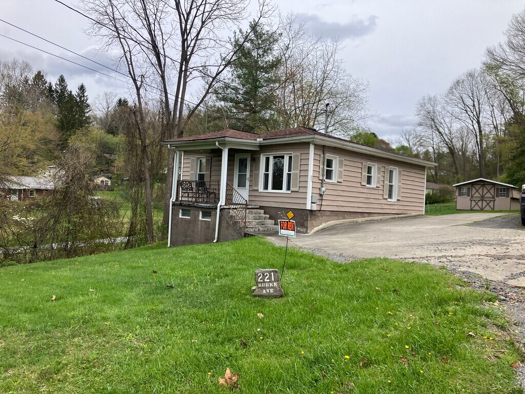 221 Burke Ave Rentals in Beckley, WV