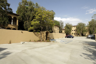 359 W Del Mar Blvd Apartments