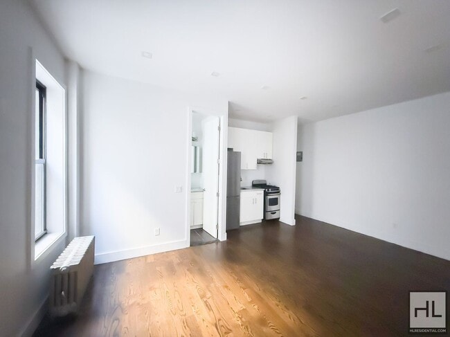 EASTERN PARKWAY / Spacious Crown Heights 1