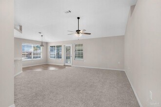 6463 Sailport Cove in Gulf Breeze, FL - Foto de edificio - Building Photo