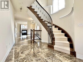 207 Hunting Ridges Dr in Richmond Hill, ON - Building Photo - Building Photo