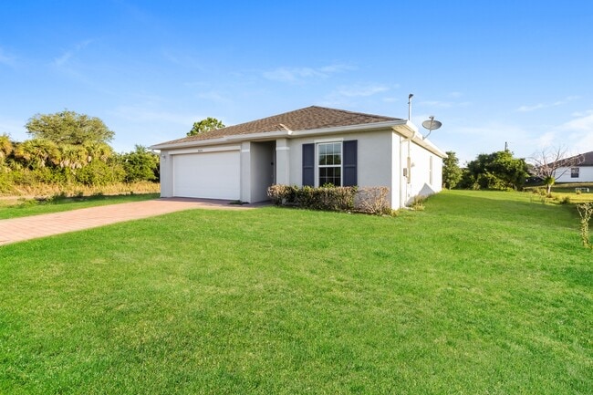 3020 64th St W, Unit 1010NoelDrive,#25 in Lehigh Acres, FL - Building Photo - Building Photo