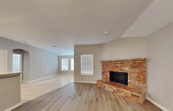 1811 Millbrook Dr in Midlothian, TX - Foto de edificio - Building Photo