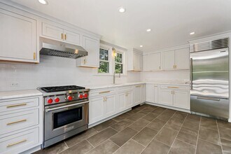 23 Turkey Hill Rd N in Westport, CT - Building Photo - Building Photo