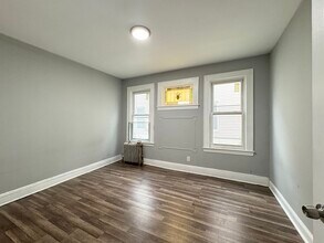 351 Leslie St, Unit 1 in Newark, NJ - Building Photo - Building Photo