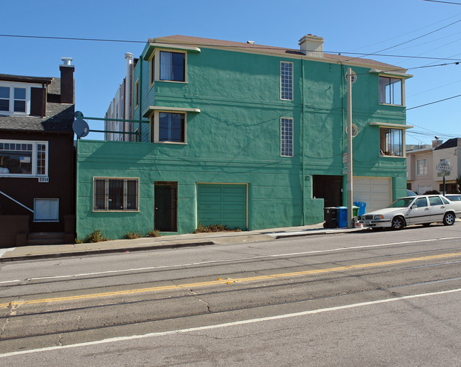 2002 Taraval St in San Francisco, CA - Building Photo - Building Photo