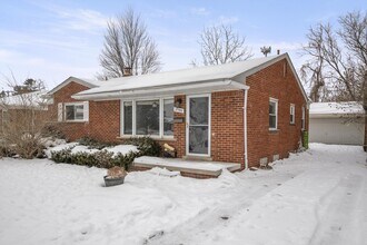 27576 MacKenzie Dr in Westland, MI - Building Photo - Building Photo