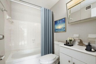 Coves at Columbus on Hilton Avenue in Columbus, OH - Foto de edificio - Building Photo