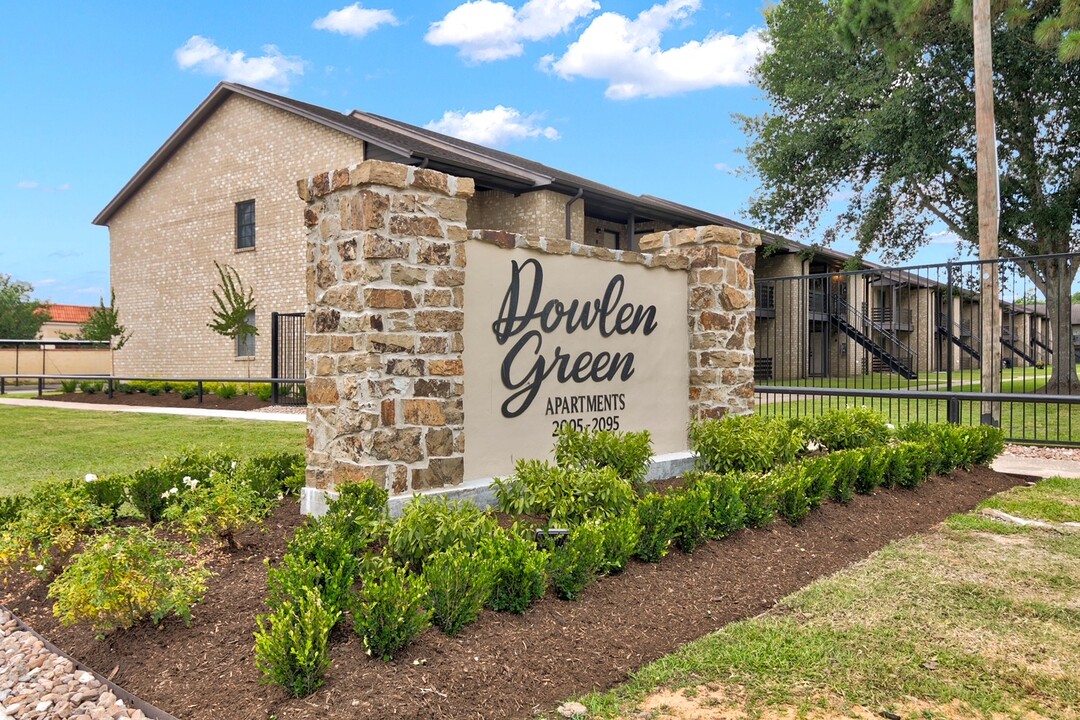 Dowlen Green Apartments in Beaumont, TX - Building Photo