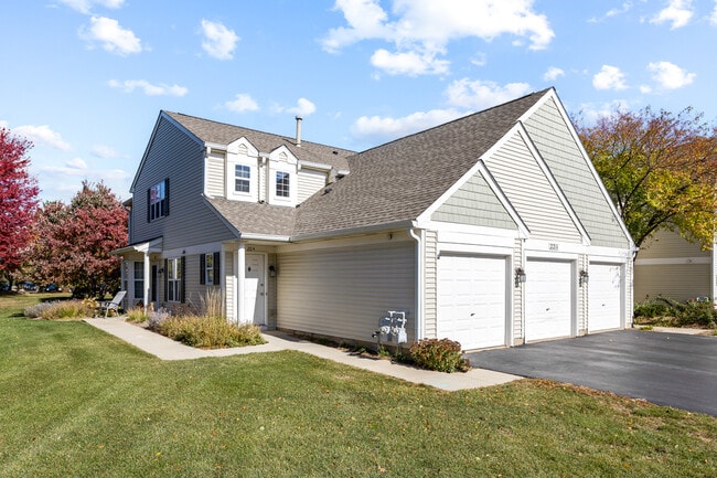 2211 Waterleaf Ct in Naperville, IL - Foto de edificio - Building Photo