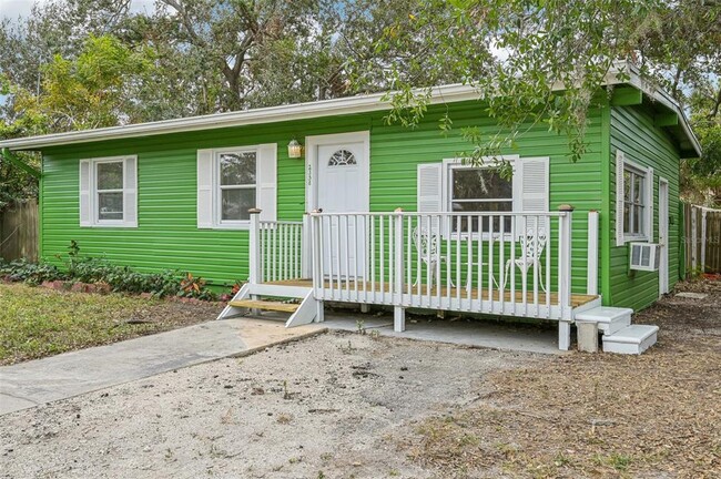 2358 Margaret St in Sarasota, FL - Building Photo - Building Photo