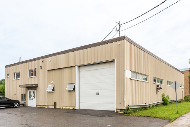 160 Des Cèdres Boul in Québec, QC - Building Photo - Primary Photo