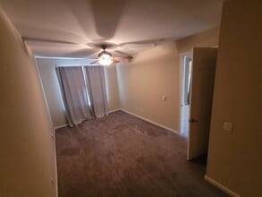 7575 Kirby Dr, Unit 7575 Kirby Dr Apt 1110 in Houston, TX - Foto de edificio - Building Photo