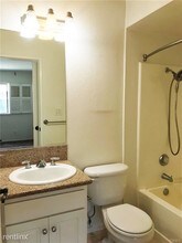 64 Mar Vista Ave-Unit -Apt 234 in Pasadena, CA - Foto de edificio - Building Photo