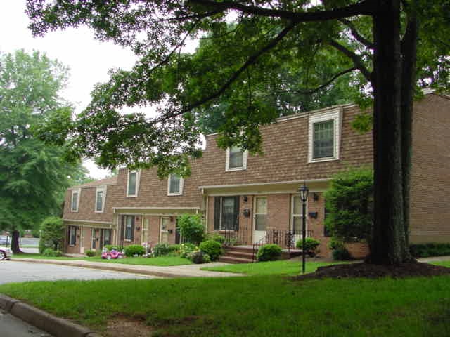 Stratford Square Apartments in Martinsville, VA - Foto de edificio