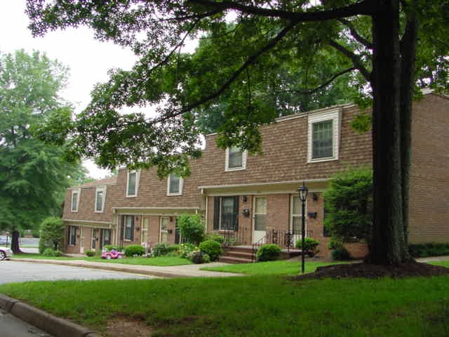 Stratford Square Apartments in Martinsville, VA - Building Photo