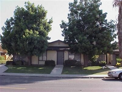 2820 N Half Moon Dr in Bakersfield, CA - Foto de edificio