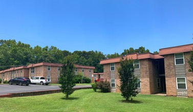 Pine Wood Apartments in Marshall, TX - Building Photo - Building Photo